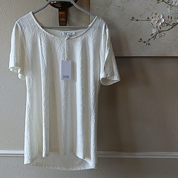 NWT Off White Texture Cold Shoulder Top By Rose + Olive. Size M - Picture 5 of 17